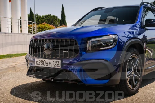 Mercedes-Benz GLB - 11