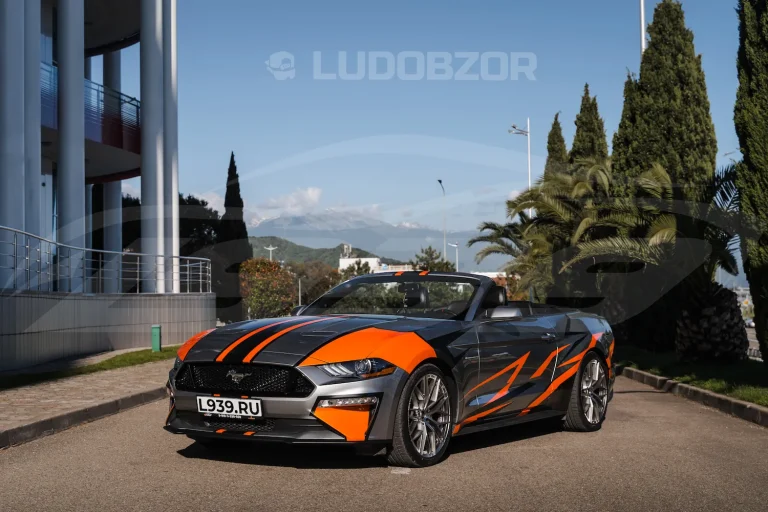 Ford Mustang - фото